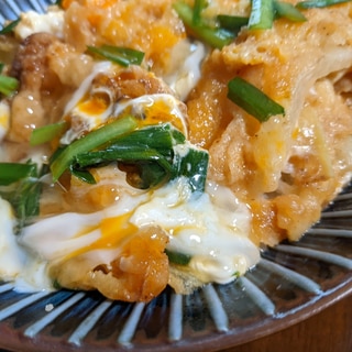 新玉ねぎ天のニラとじ丼